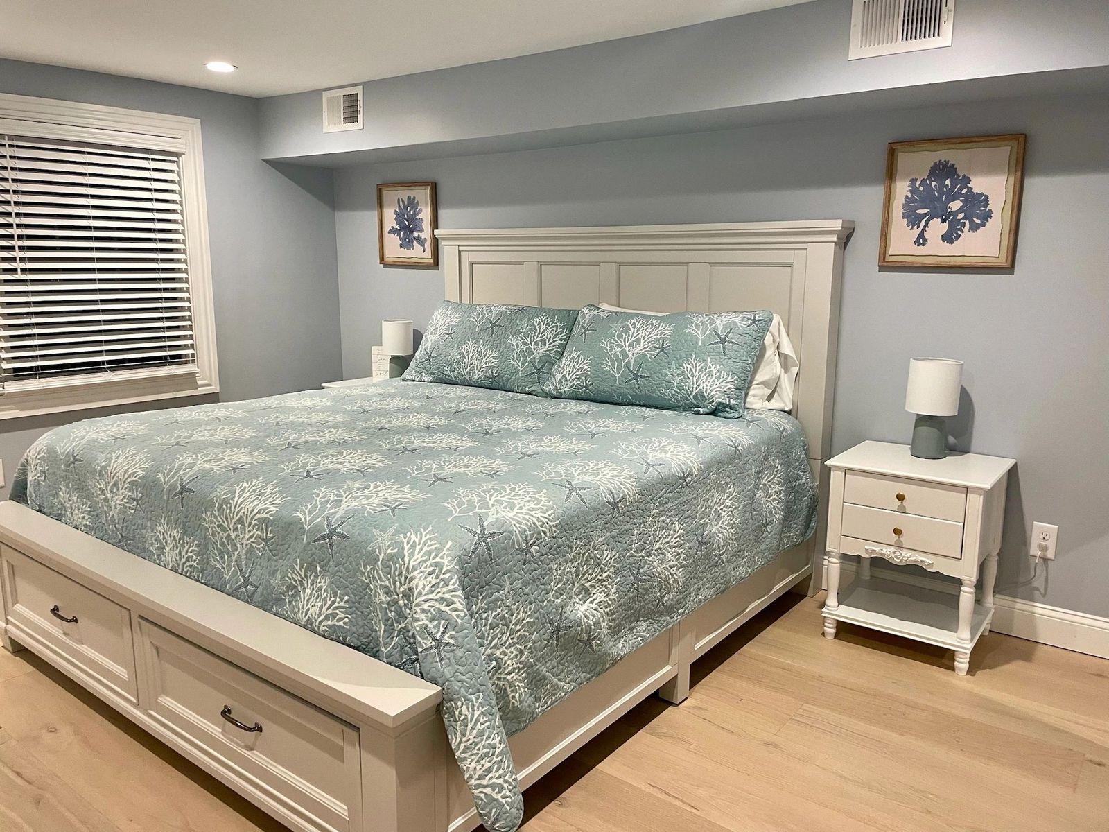 1st floor king bedroom