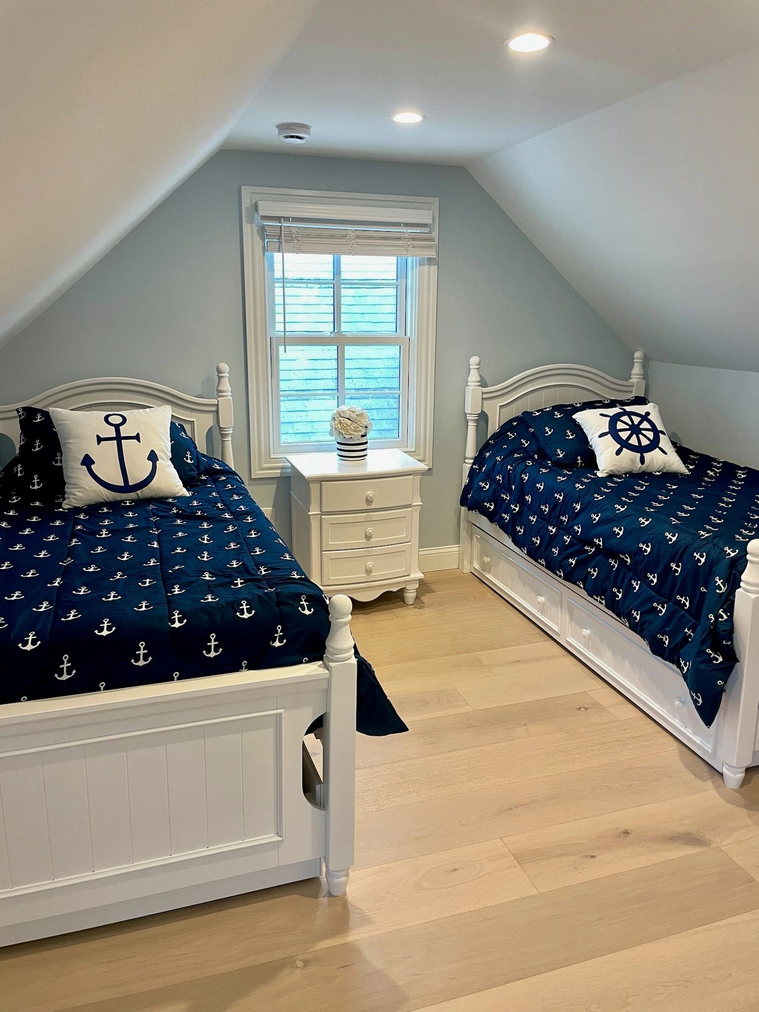 twin beds with trundle